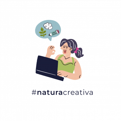 Mujer portátil con hashtag